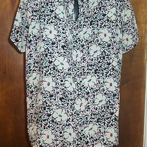 Multicolored top w/key hole back - Picture 4 of 5